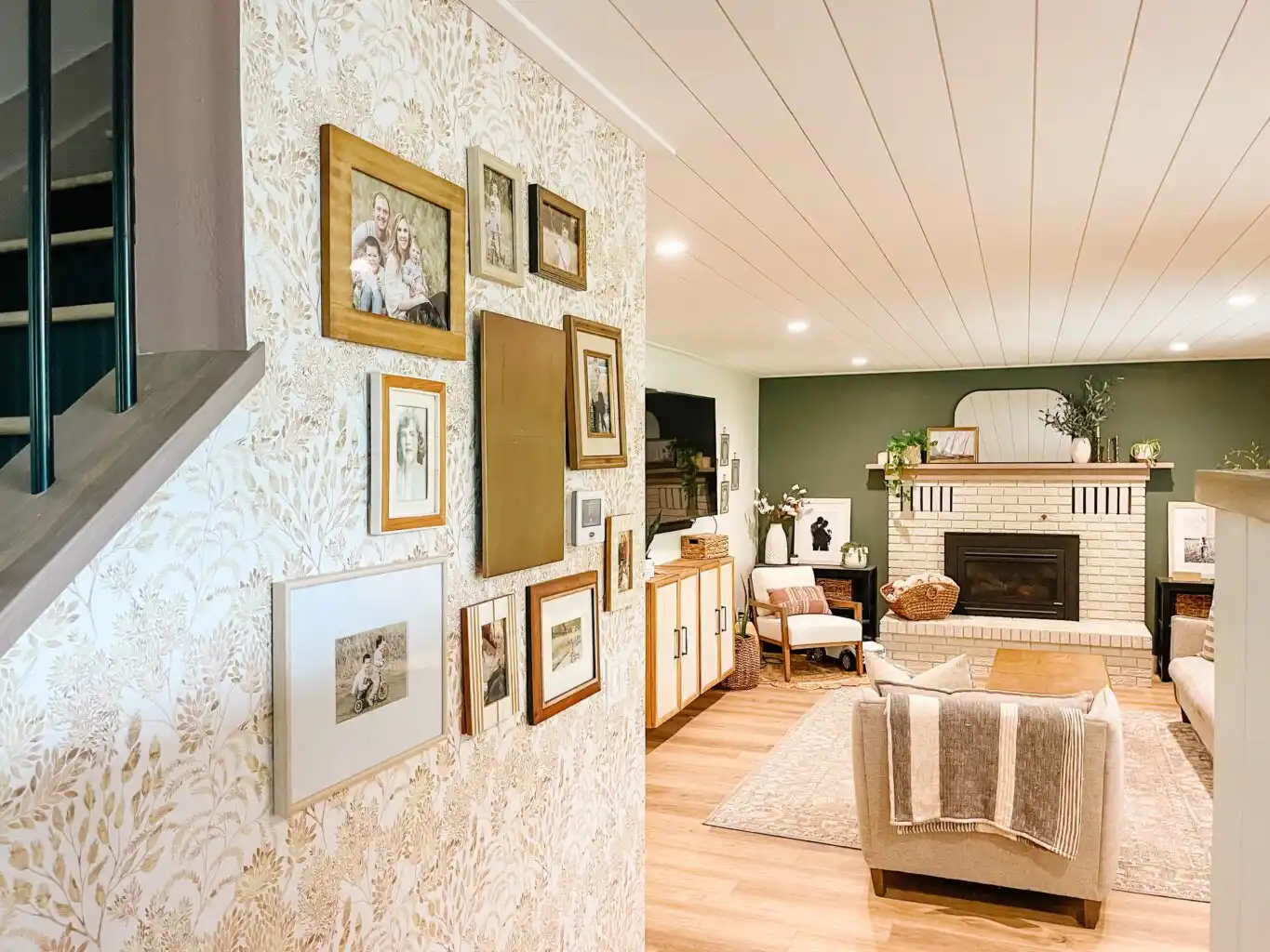 Commercial wallpaper installation for San Diego businesses